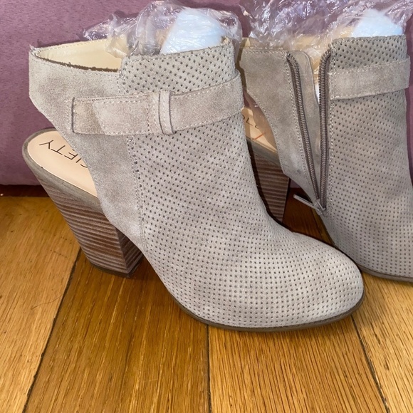 Sole society size 8.5 suede Chinchilla booties good condition - Picture 1 of 7